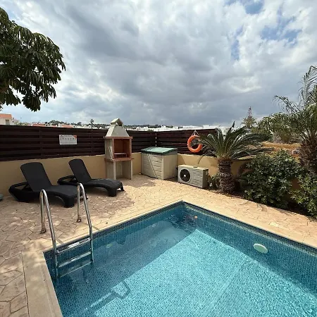 Villa Marianna With Heated Pool