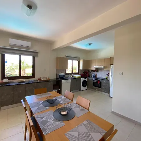 Marianna With Heated Pool Villa *