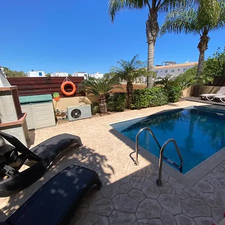 Marianna With Heated Pool Protaras