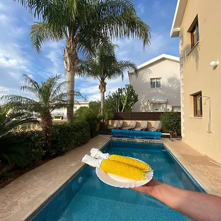 Marianna With Heated Pool Protaras