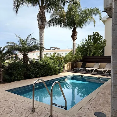 Marianna With Heated Pool Villa *